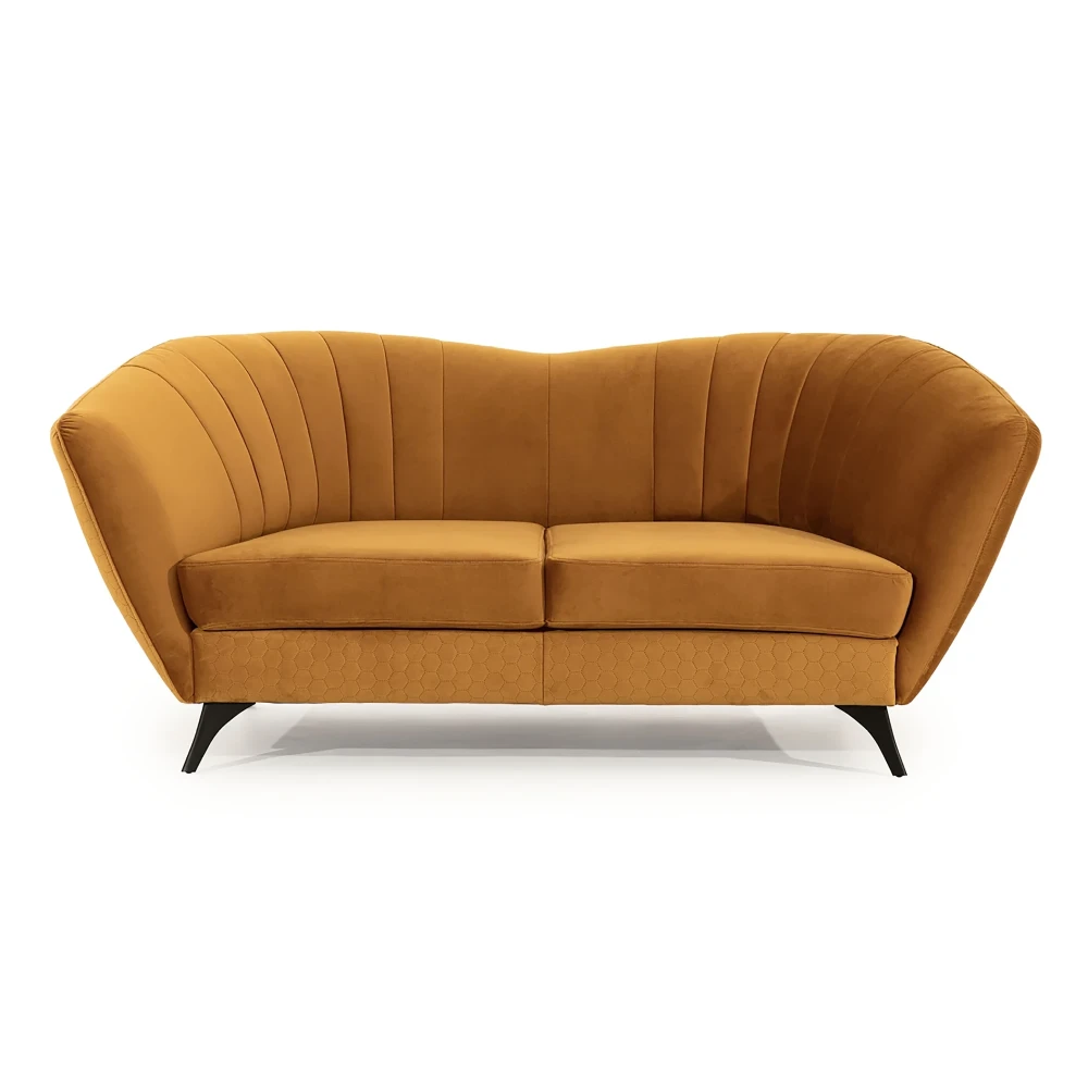sofa-vittorio-musztardowy-wysokie-metalowe-nozki-nieregularny-ksztalt-fot1.webp